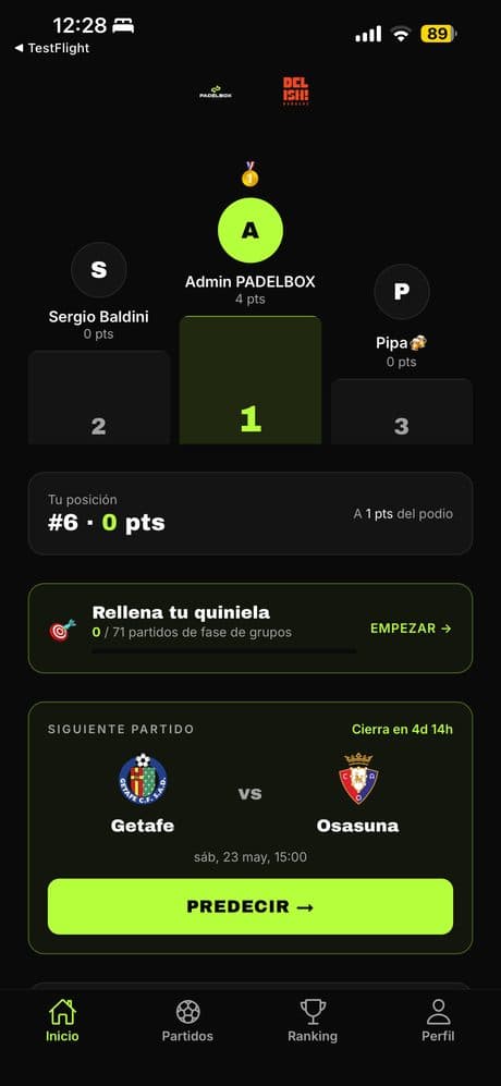 Pantalla de inicio de la app: podio de los tres primeros, tu posición y el siguiente partido